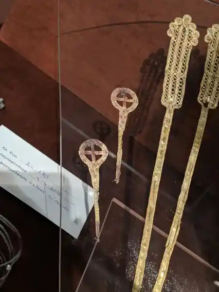 Gold hoop earring with solar cross from the Post-Byzantine period